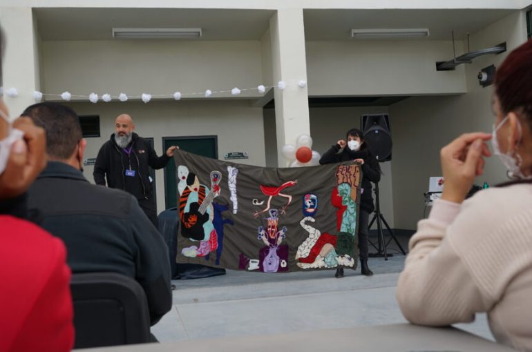 En el marco del Festival Arica Barroca, la Exposición de la Maleta de Violeta Parra llegó hasta el Centro Penitenciario Femenino de Arica￼